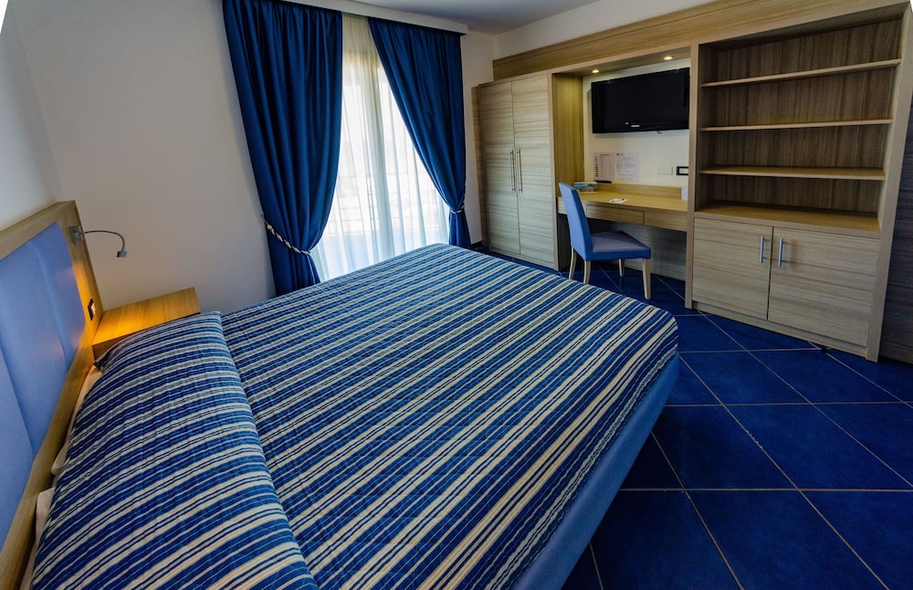 Suite, Sea View (2 Adults) - Photo 2