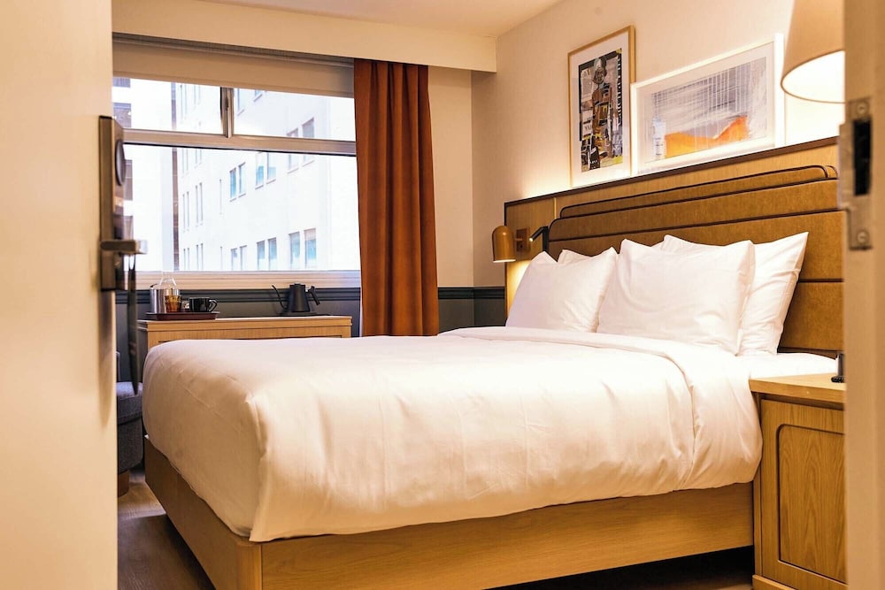 Room, 1 King Bed (Swanky King) - Photo 12