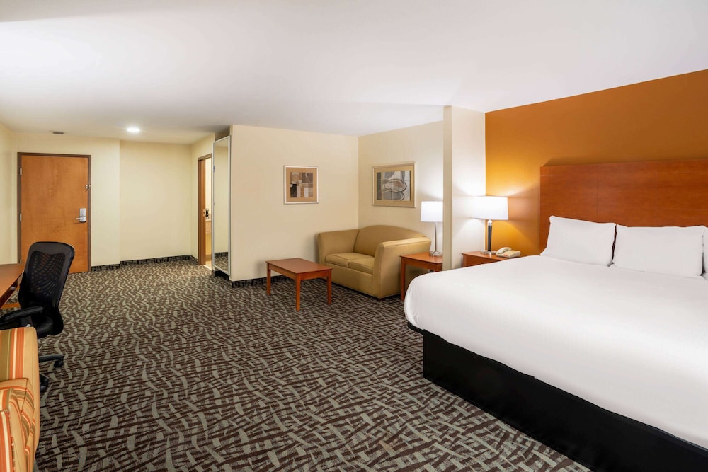 Studio Suite, 1 King Bed, Non Smoking - Photo 3