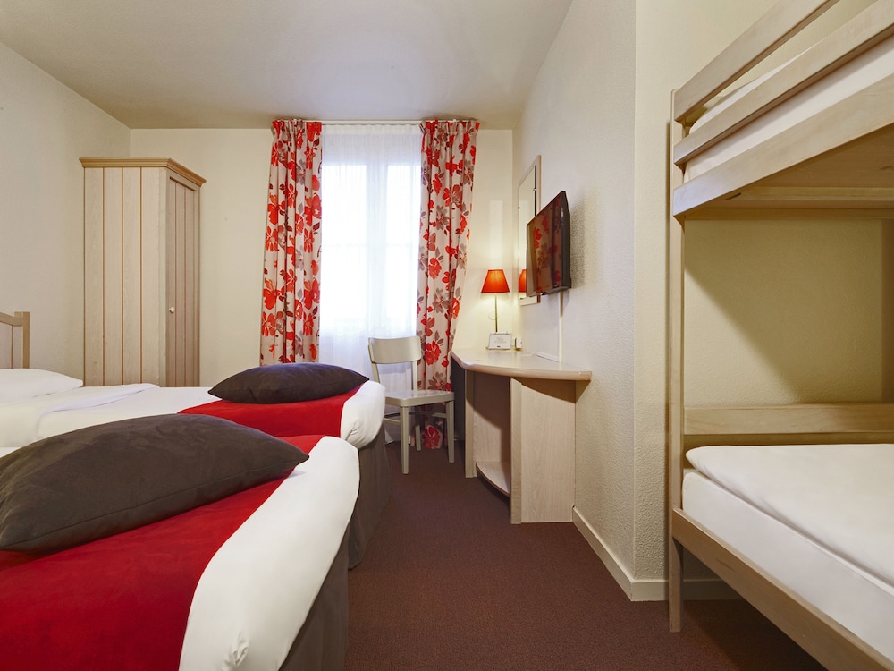 Standard Room, Multiple Beds - Photo 1