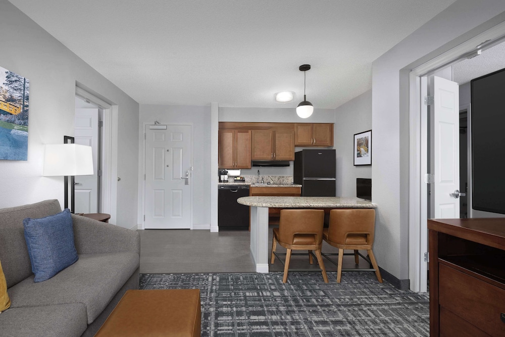 Room, 1 King Bed, Accessible, Bathtub - Photo 3