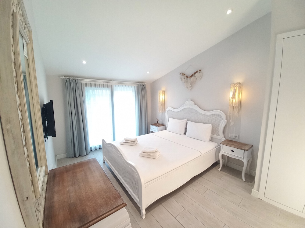 Standard Quadruple Room - Photo 17