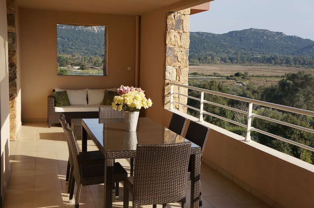 Comfort Apartment, 2 Bedrooms, Terrace, Garden Area photo 2