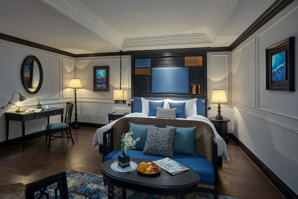 Grand Suite, Pool View thumbnail 6