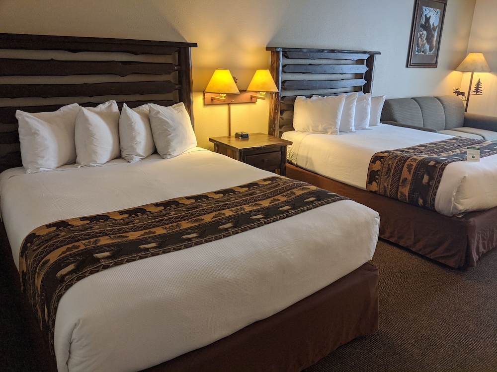 Deluxe Room, 2 Queen Beds, Accessible (Family room 2 queen beds 2 sofa beds) photo 3