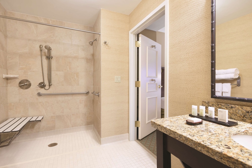 Room, Multiple Beds, Accessible (Roll-In Shower) thumbnail 5