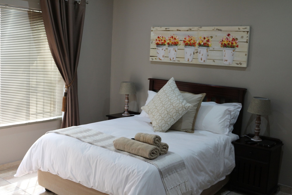 Deluxe Double Room, 1 Queen Bed, Non Smoking photo 1