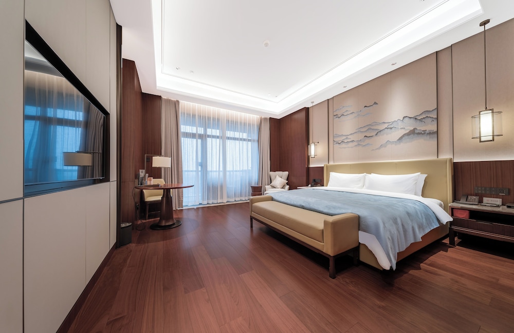 Executive Suite, Courtyard View photo 1
