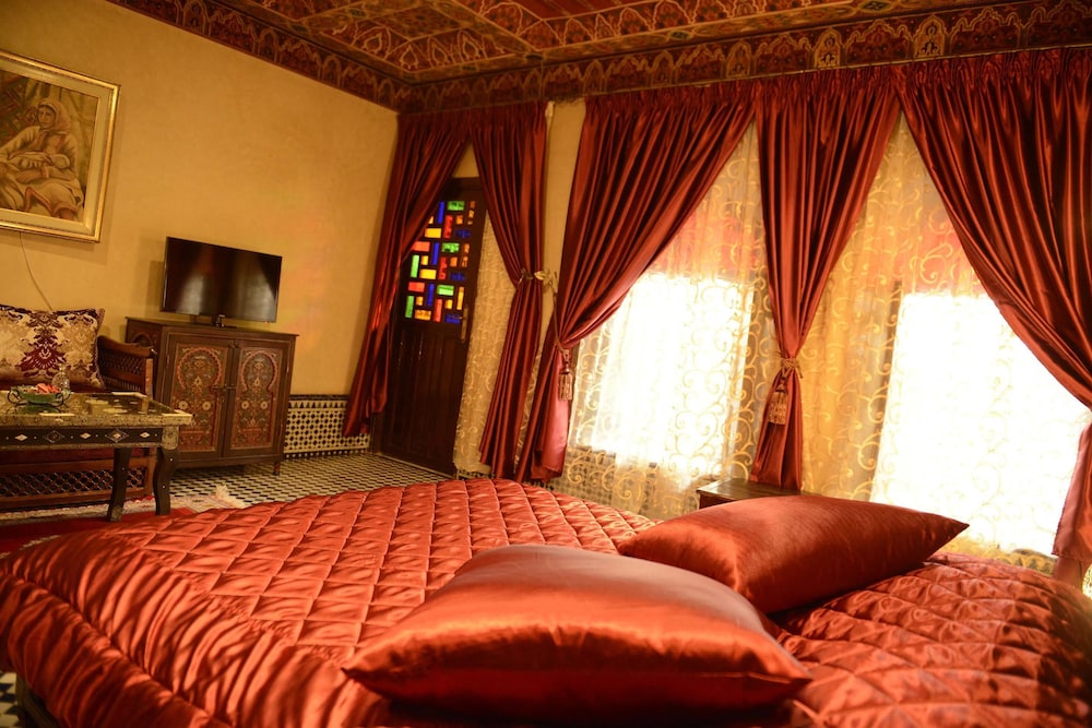Deluxe Room - Photo 7