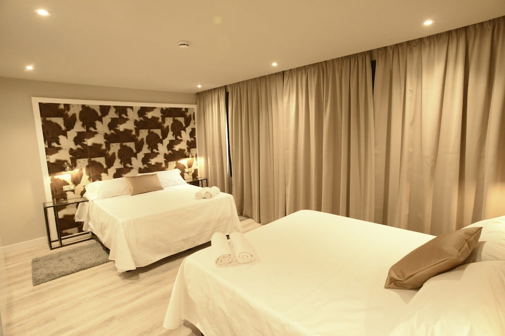 Habitación Triple Deluxe, 2 camas Queen, No fumadores