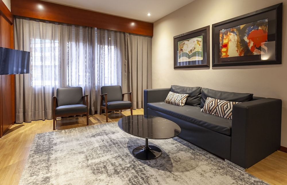 Family Room photo 3