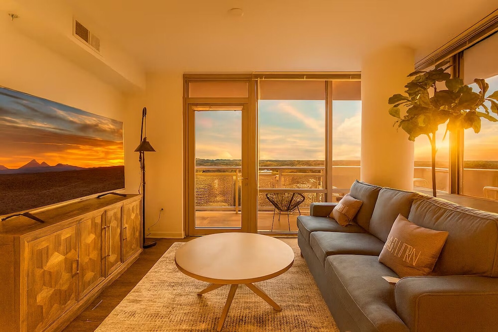 Luxury Apartment, 2 Bedrooms, Pets Allowed, City View