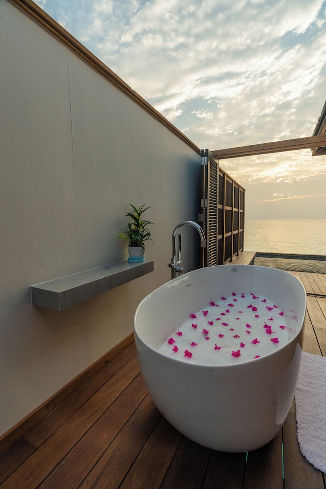 Sunset Ocean Villa - Photo 9