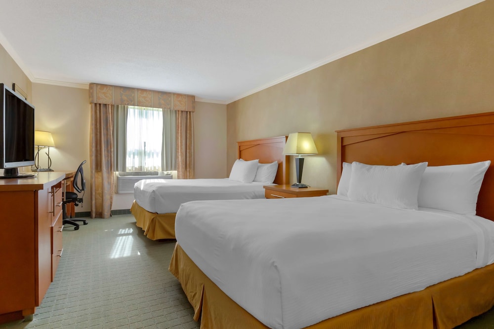 Standard Room, 2 Queen Beds, Accessible, Bathtub photo 1