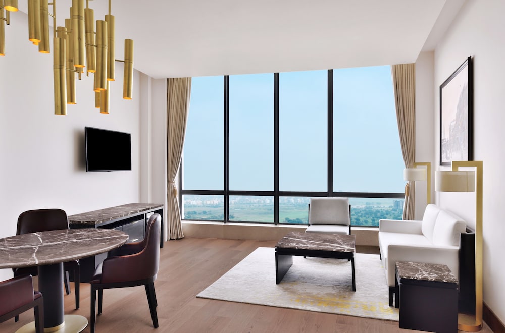 Executive Suite, 1 King Bed, Lake View
