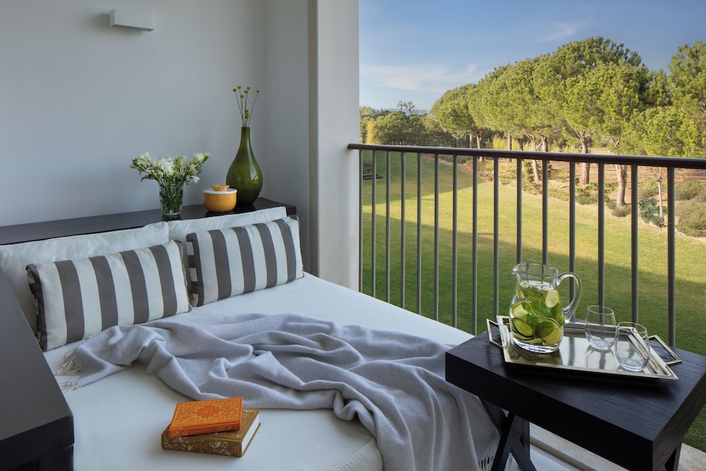 Deluxe Room, 1 King Bed, Balcony - Photo 3