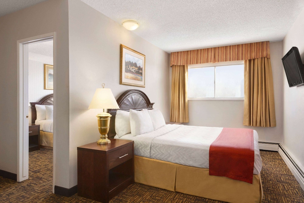 Suite, 2 Queen Beds - Photo 4
