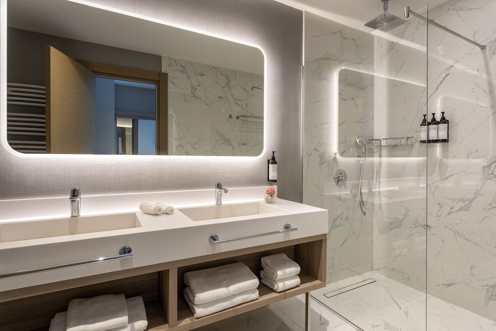 Premium Room, 1 King Bed, Private Pool, Sea View - Photo 11