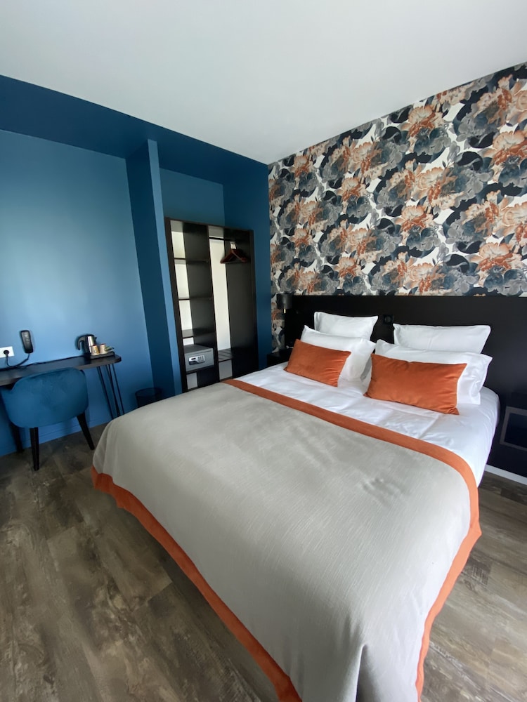 Suite - Photo 3