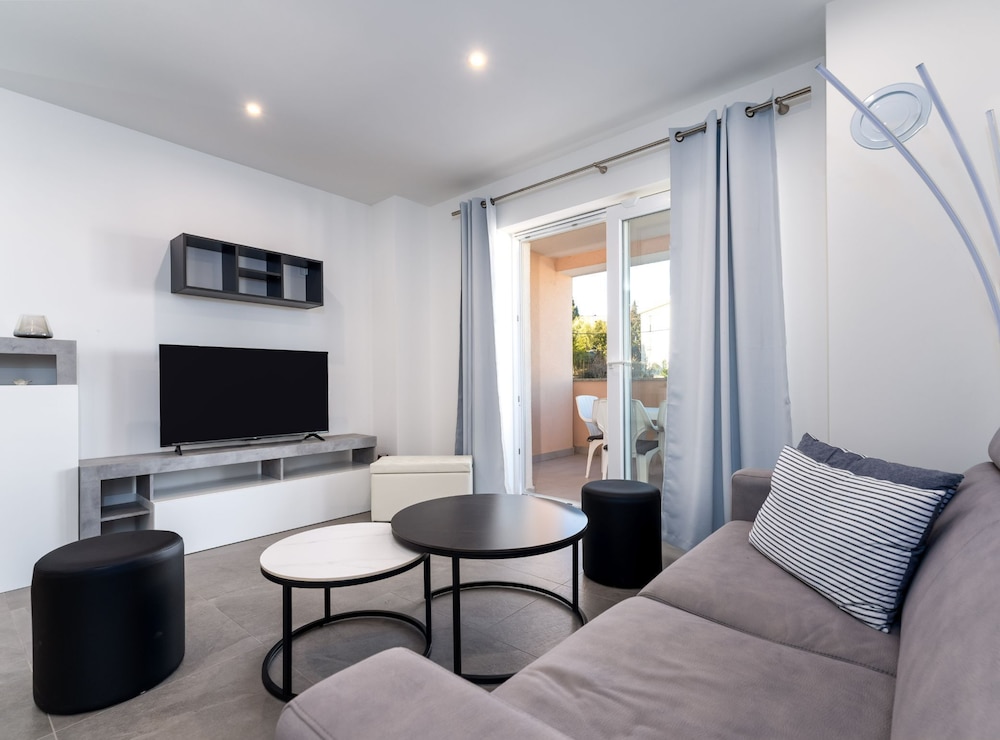 Apartment (Two Bedroom Apartment with Balcony)