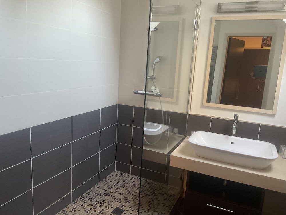 Deluxe Double Room, Ensuite - Photo 2