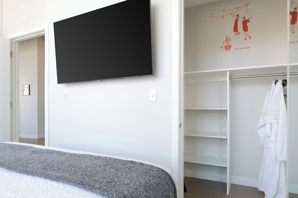 City Condo, 3 Bedrooms, Kitchen, City View (#M303/M304) photo 3