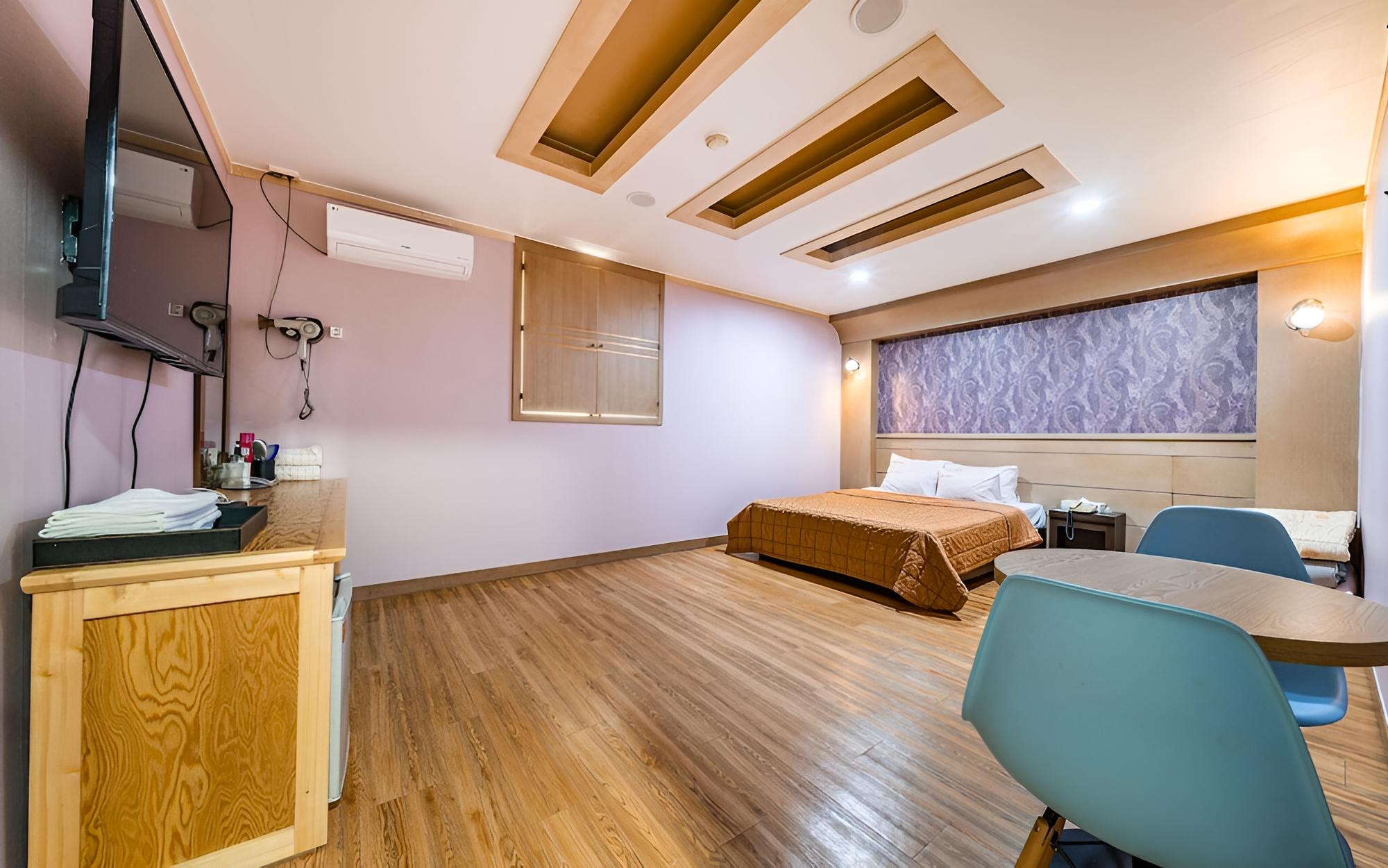 Room (Standard Room)