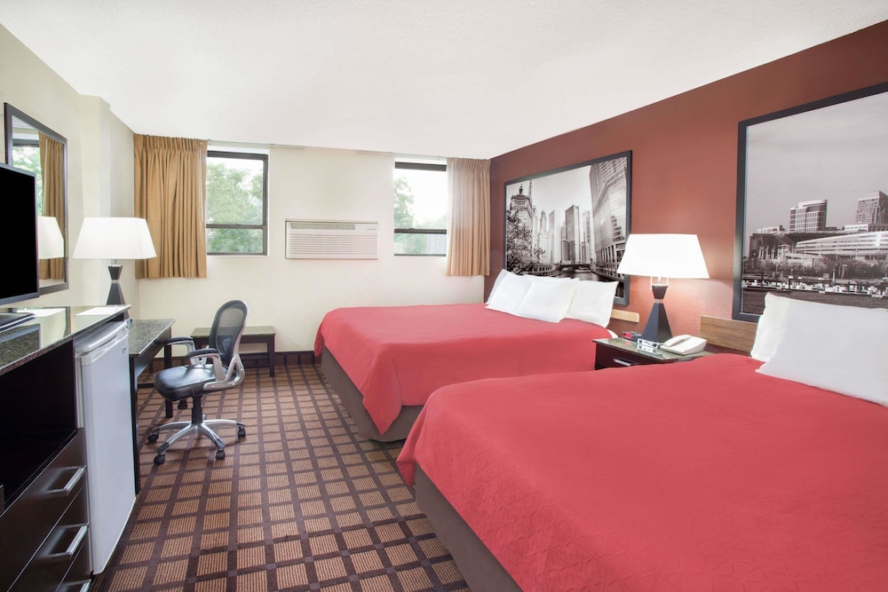 Room, 2 Queen Beds, Non Smoking - Photo 4