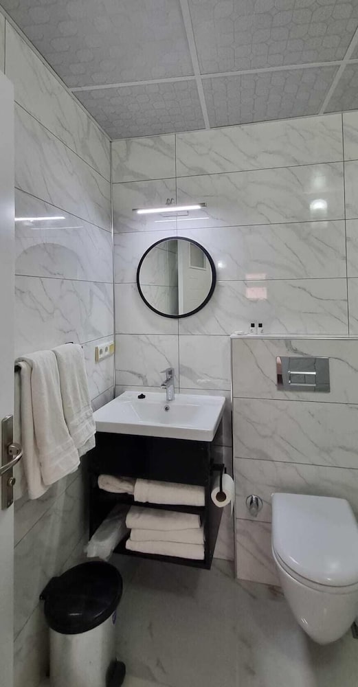Triple Room, Ensuite photo 3