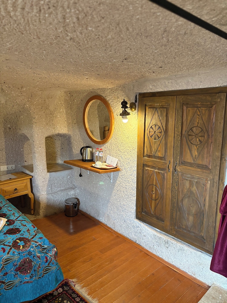 Deluxe Room, 1 Queen Bed, Mountain View photo 3