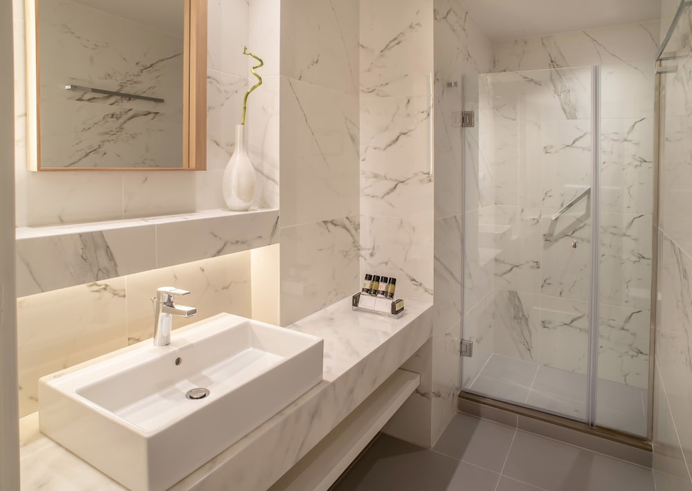 Executive Suite - Photo 9