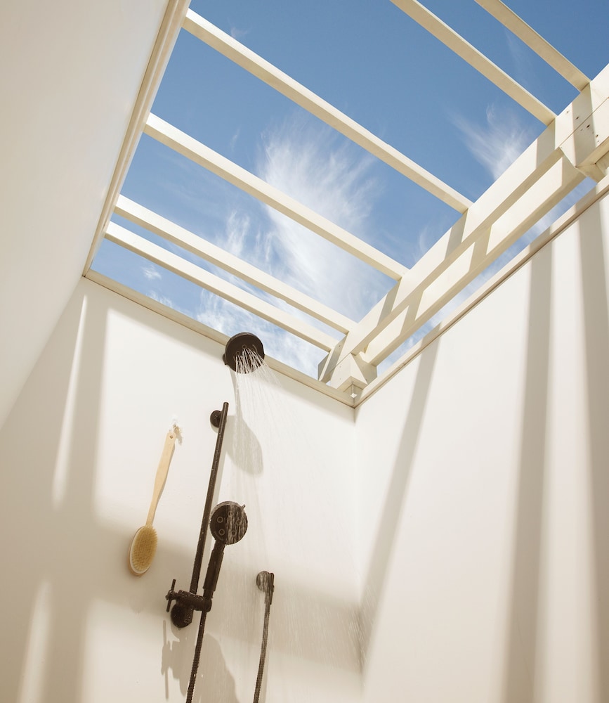 Deluxe Suite (Indoor/Outdoor Shower) - Photo 3