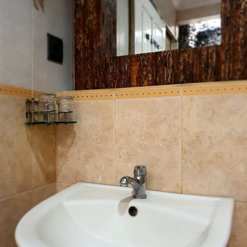 Deluxe Double Room - Photo 8