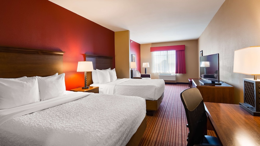 Suite, 2 Queen Beds, Non Smoking, Kitchen (Shower Only;with Sofabed) photo 1