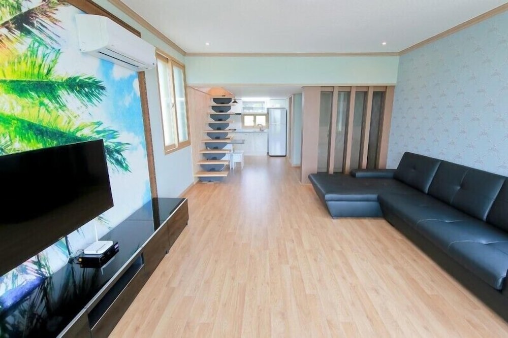 House (2) - Photo 2