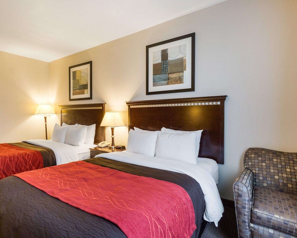 Standard Room, 2 Queen Beds, Non Smoking - Photo 2