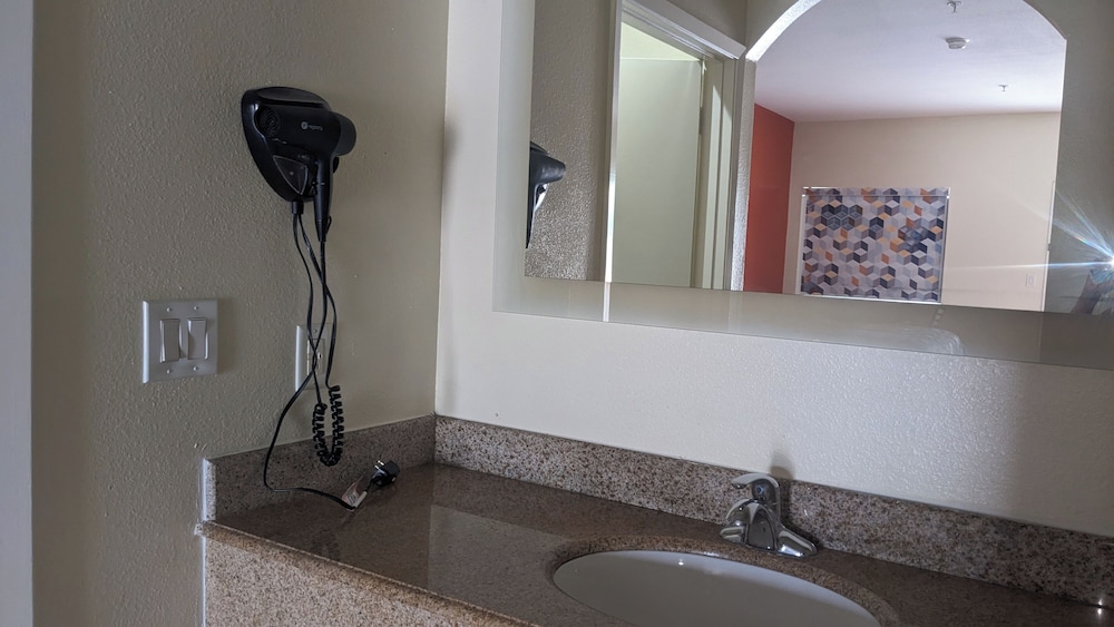 Room, 2 Queen Beds, Accessible, Non Smoking - Photo 6