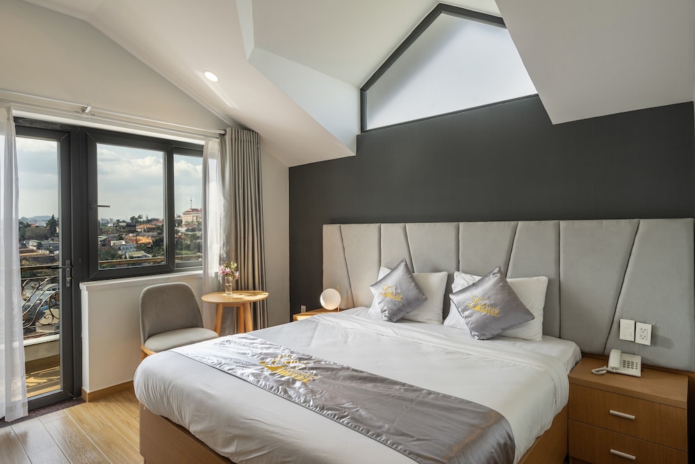 Superior Double Room, Balcony - Photo 8