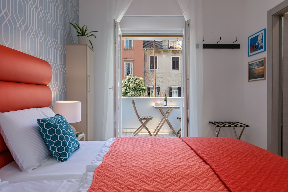 Superior Double or Twin Room, City View - Photo 9