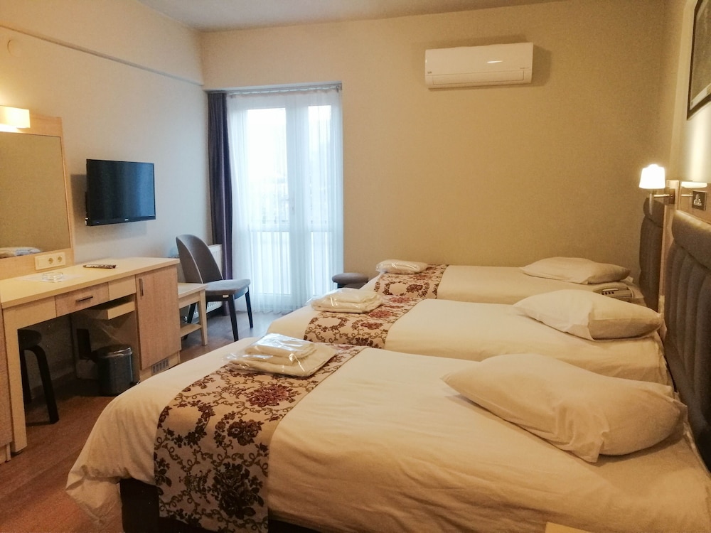 Standard Triple Room - Photo 1