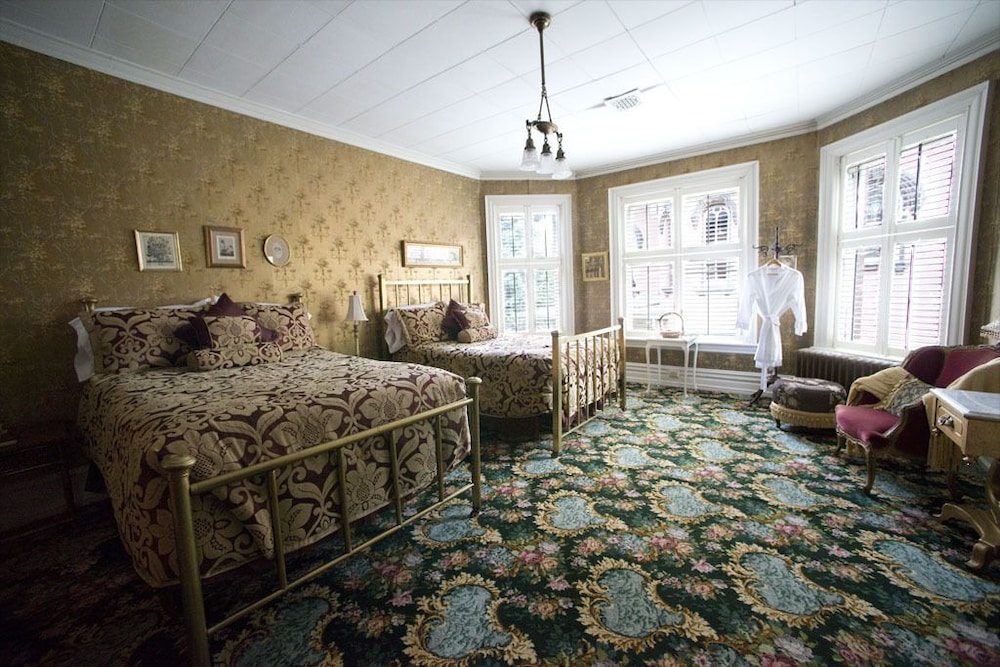 Room 4 - Gold Room photo 1