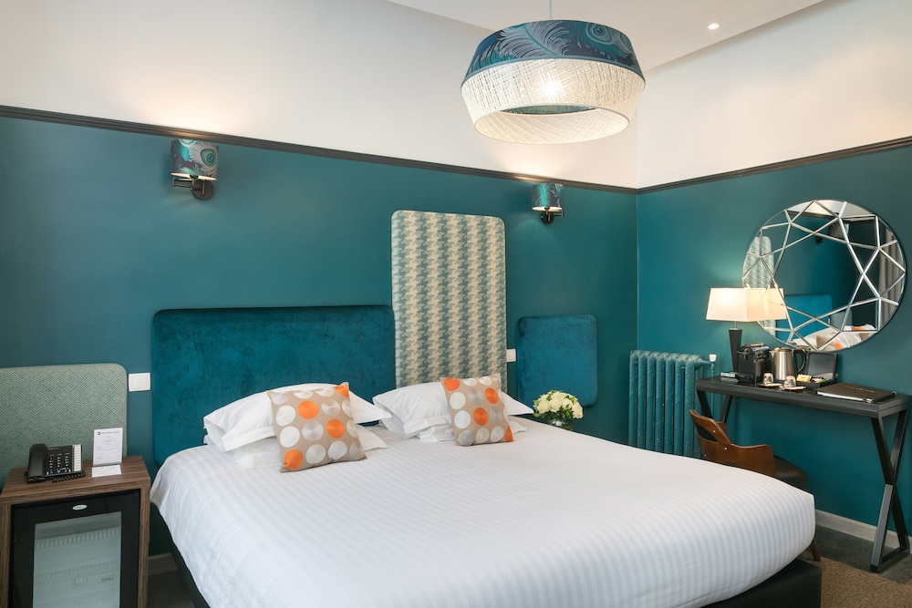Deluxe Room, 1 King Bed, Non Smoking (Larger Room) - Photo 10