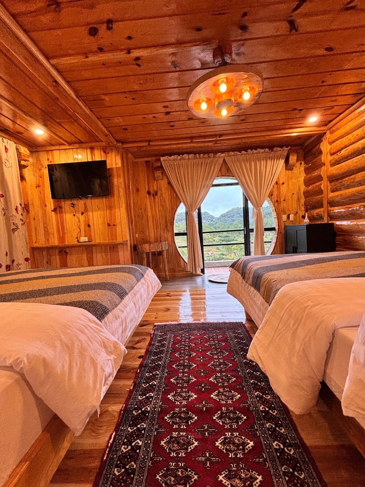 Family Suite, Balcony, Mountain View photo 2