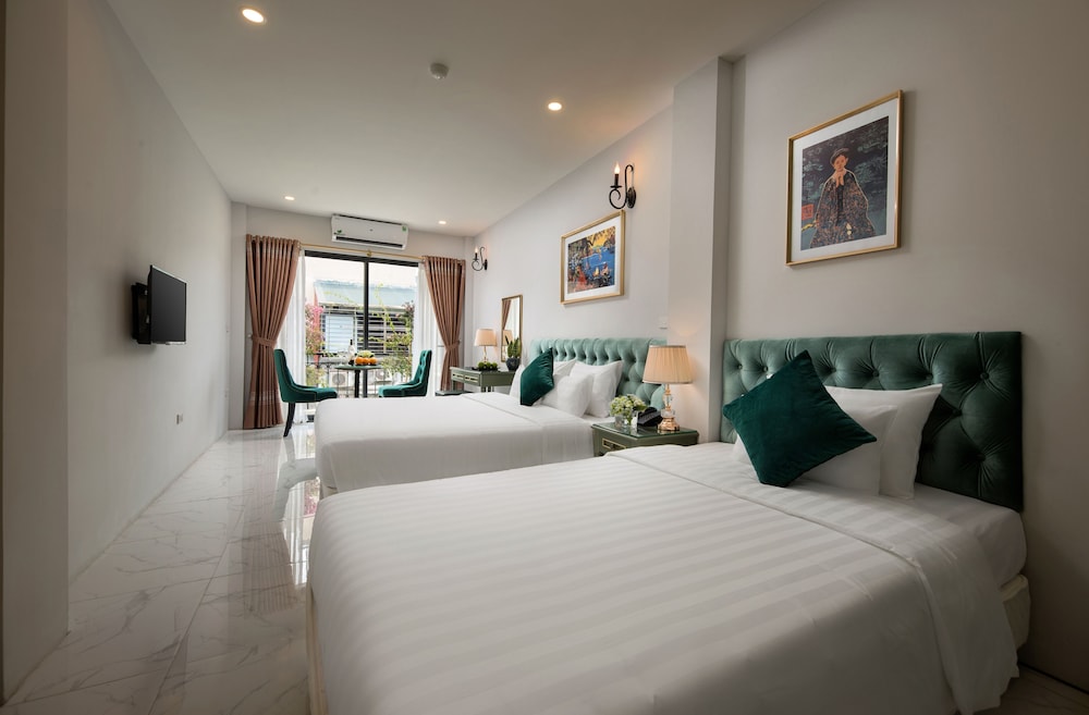 Family Suite, Balcony, City View