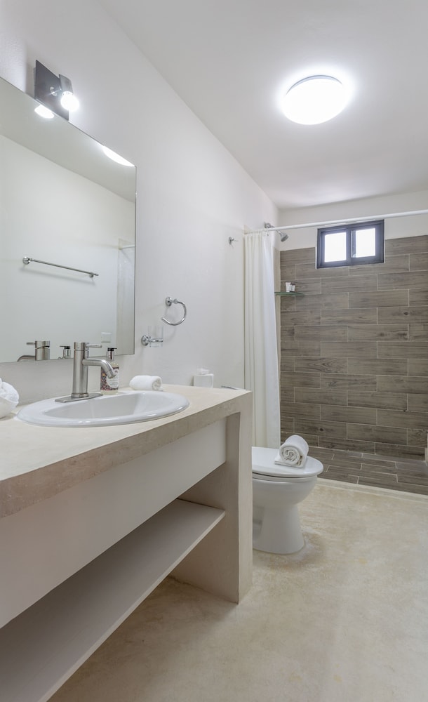 Suite, 1 King Bed, Garden View - Photo 15