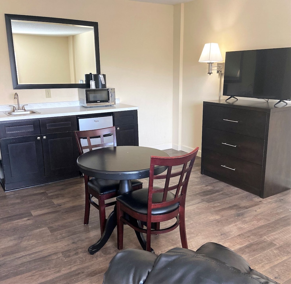 Studio Suite, Multiple Beds, Kitchenette - Photo 4