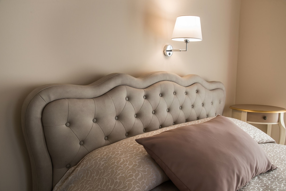 Deluxe Single Room (Camera 1)