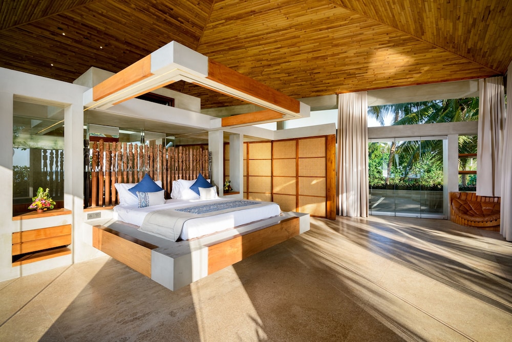 Luxury Villa, Multiple Bedrooms, Beach View, Beachfront photo 2