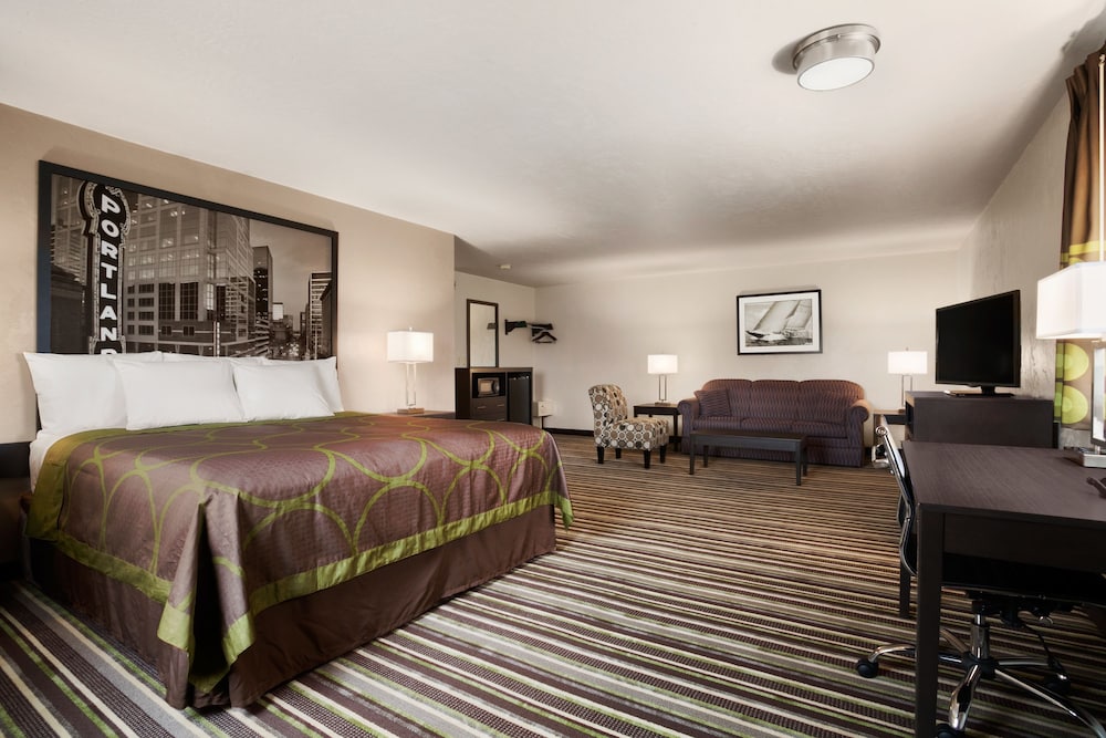 Suite, 1 Queen Bed, Microwave - Photo 1