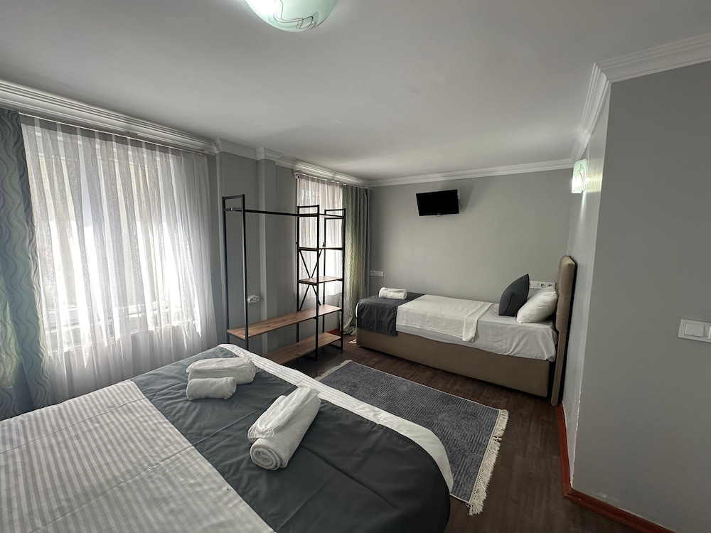 Standard Triple Room, Multiple Beds photo 2